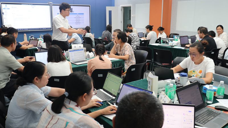 实操培训：侧重实际操作能力培养