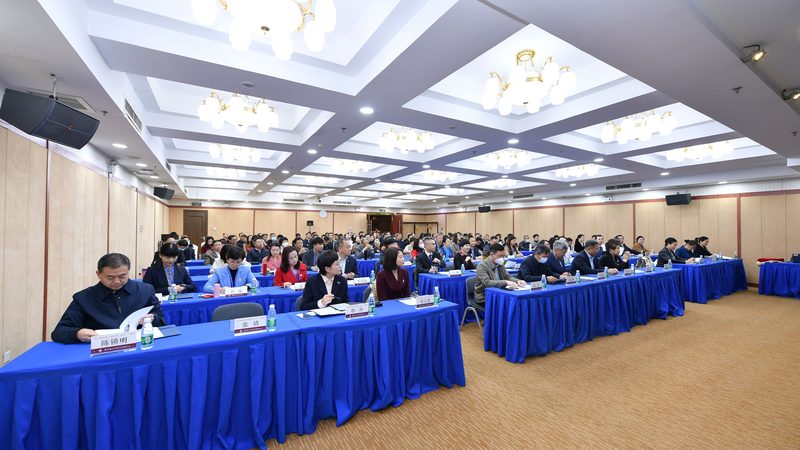 成人教育网上平台：便利与挑战并存