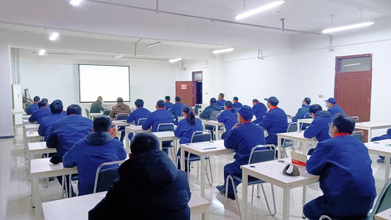 企业如何通过定制化入职内训提升员工胜任力？**